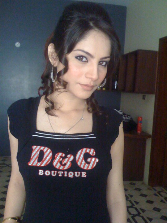 Neelam Muneer Hot