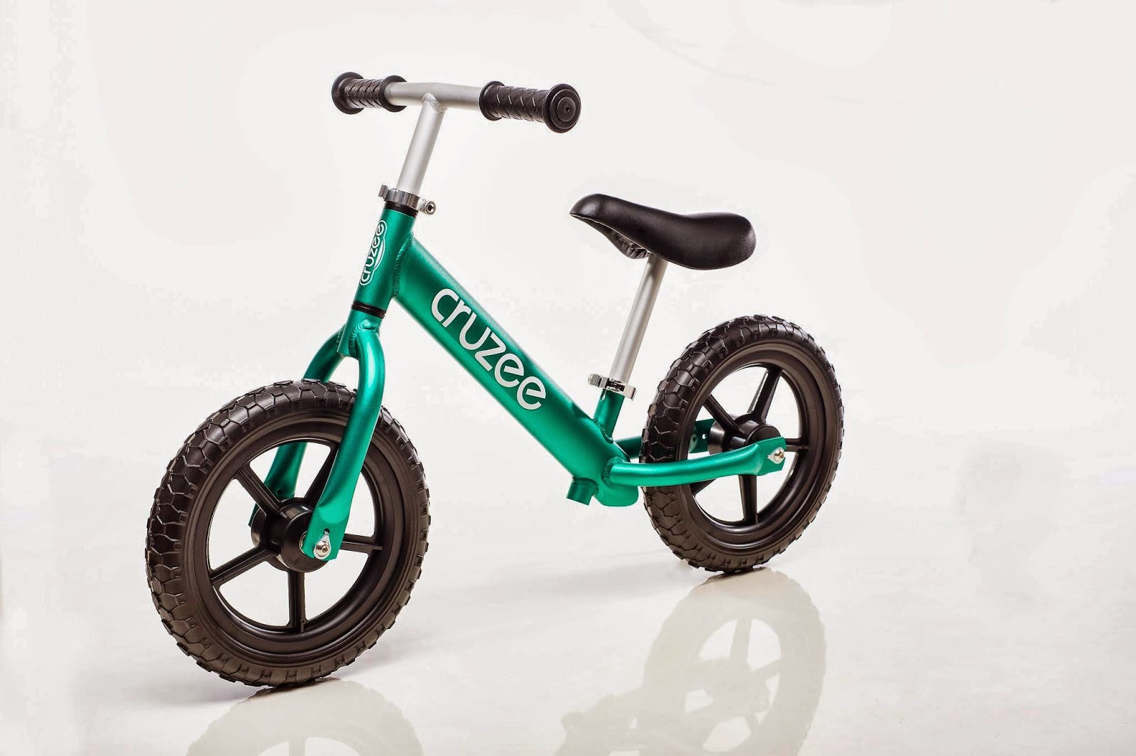 cruzee balance bike green