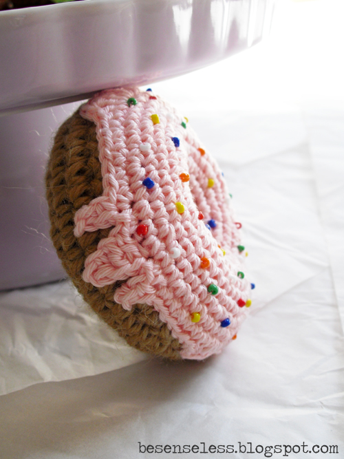 Dolci amigurumi  Donut+with+pink+icing++crochet+amigurumi