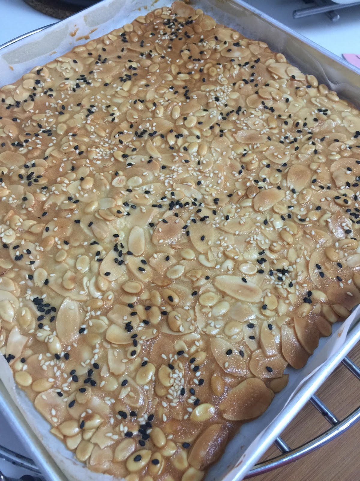Baking Mom Almond & Melon Seeds Crisp