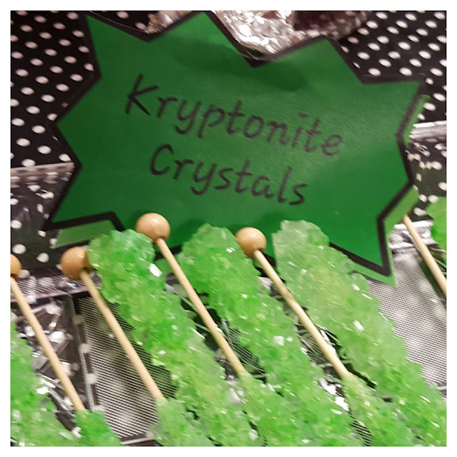 diy superhero table food ideas, superhero party decorations, kriptonite crytals, eventsojudith