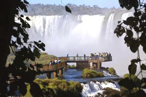 [Image: iguazu-4.jpg]