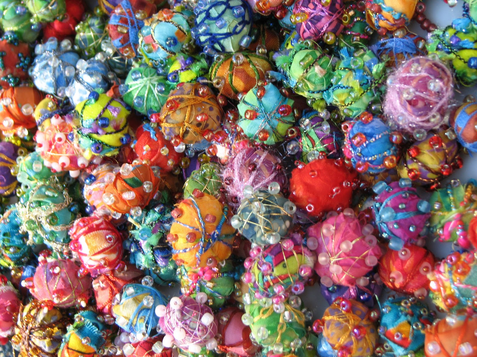 QuiltRobin Embellished Fabric Beads what glorious fun!
