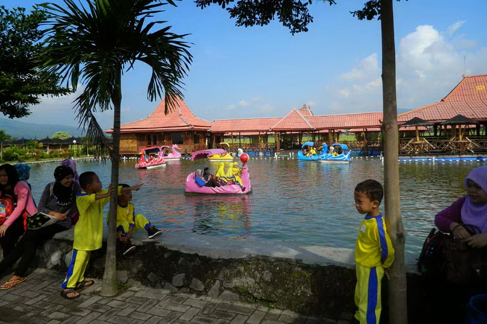 Rumah Makan Kampung Rawa Ambarawa