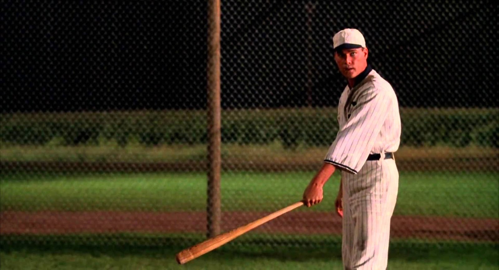 FIELD OF DREAMS CAST KEVIN COSTNER Ray Kinsella 1989 Burt