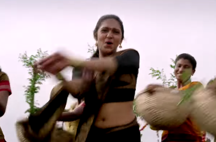 actress rare collections Lekshmi menon clear navel slip in malayalam