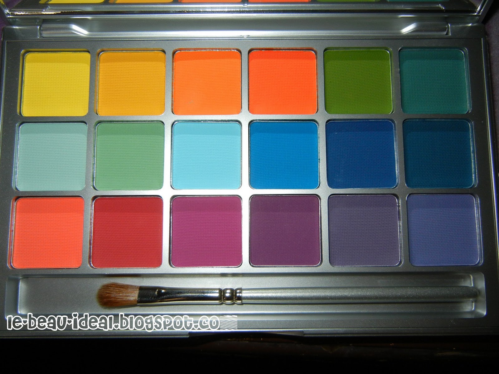 beau·ti·fied Showcase Kryolan 18 Bold Colours Palette (V2)