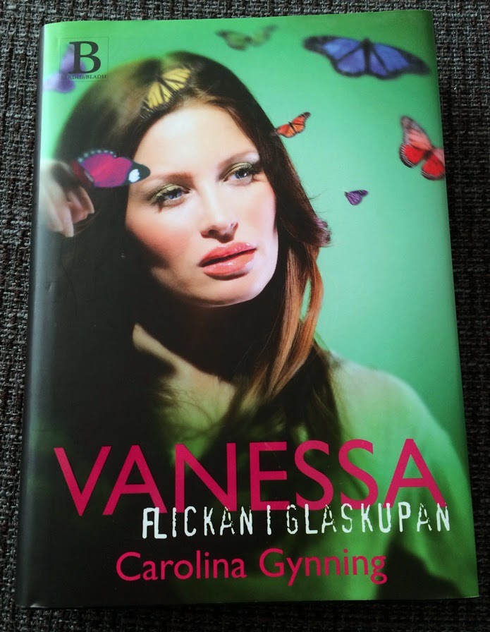 Zellys Bokhylla Vanessa flickan i glaskupan av Carolina Gynning Zellys Bokhylla Vanessa flickan i glaskupan av Carolina Gynning