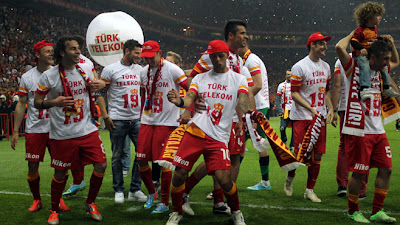 Mundodeportivo: Galatasaray 'Zafer Pazarı'na ahenk kattı..