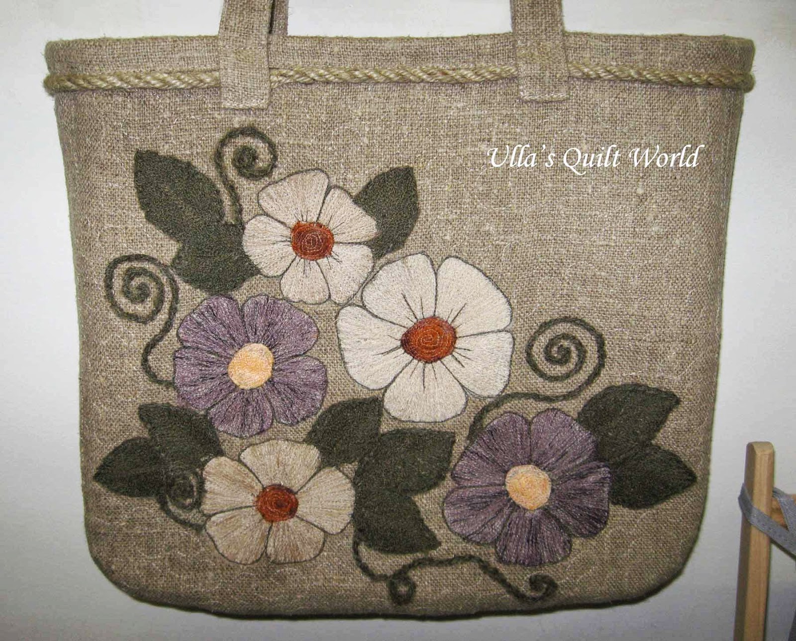 Ulla's Quilt World Quilted applique bag, flowers