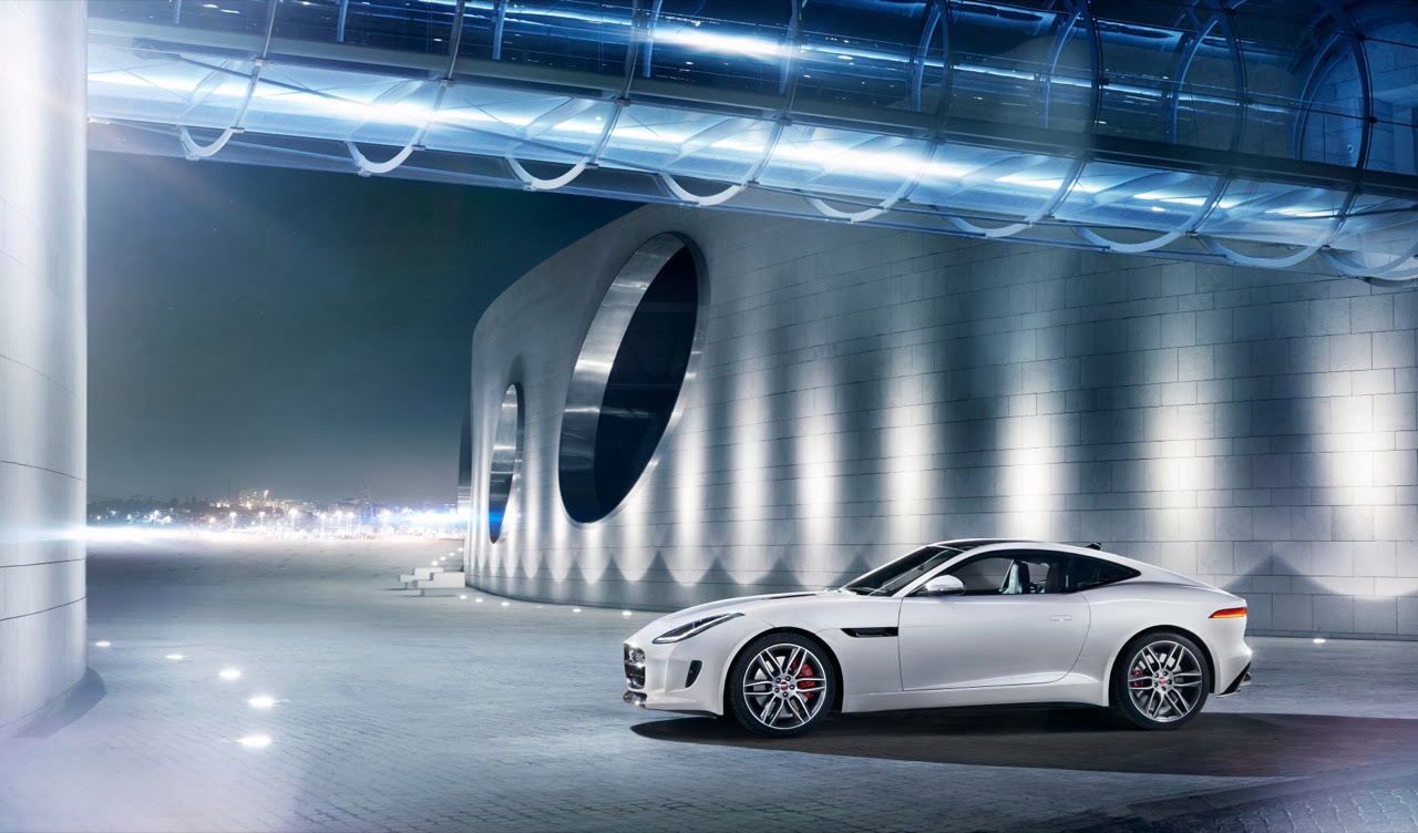 Foto Mobil Jaguar F-Type R Coupe 2015 Putih