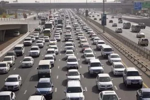 Gulf news, Dubai Police, Fire broke out, Vehicle, Sheikh Zayed Road, Almanara Bridge, Abu Dhabi,