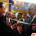 Berita Foto : Wapres Boediono Bersama PM Timor Leste Kunjungi Stan Pameran Senjata
