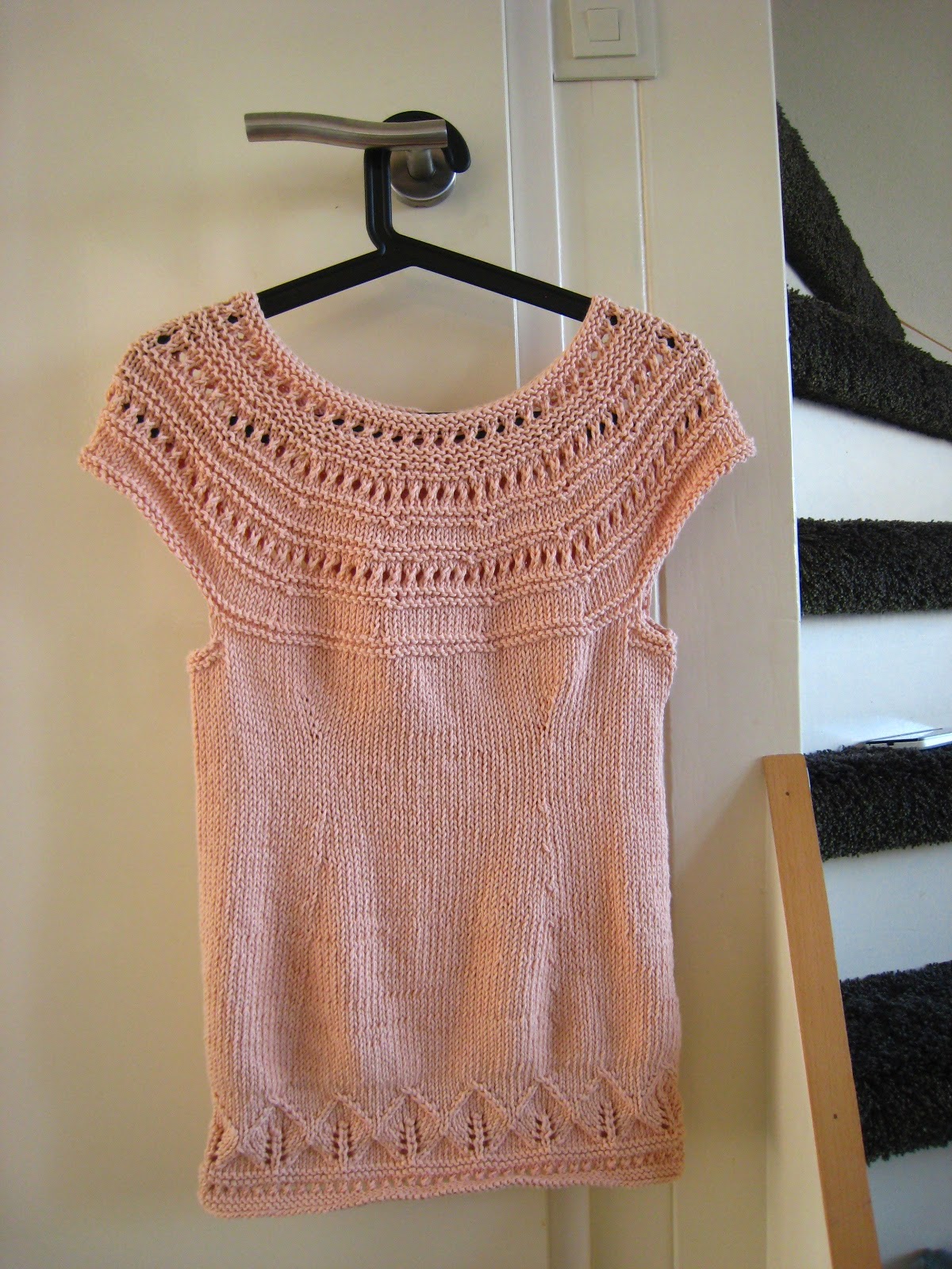 Oh Milly!: Knitted DROPS top with lace pattern and round yoke