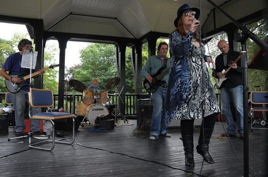 RoXi and the Blue Cats: blues\blues-rock quintet from Enfield, UK played in E116 of the ArenaCast