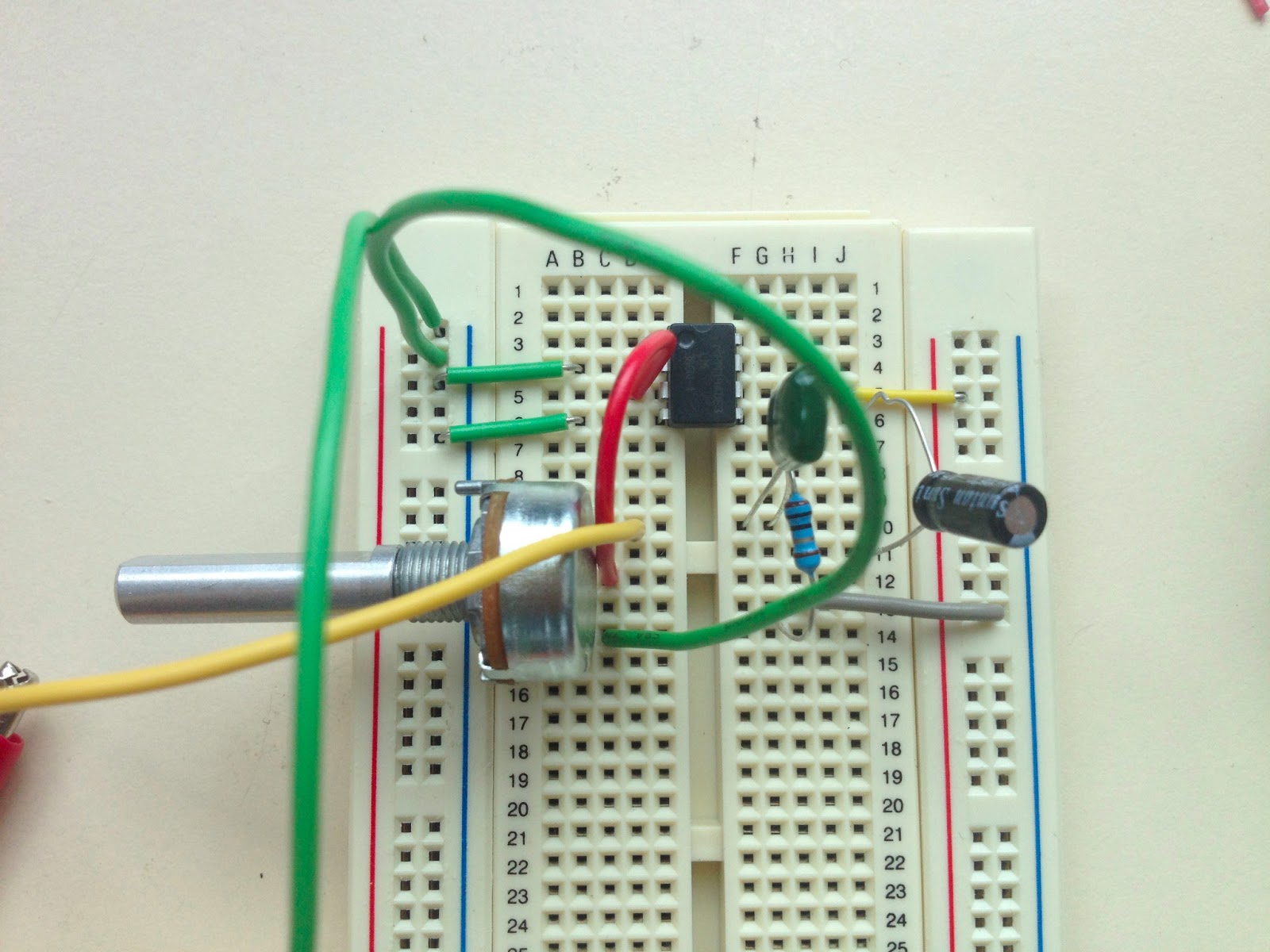 littlescale Breadboard Basics 2 From Schematic to Breadboard Audio Amp