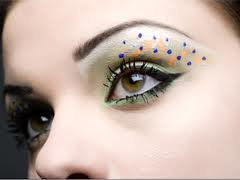 Simple Tips To Put On Make Up Simple Tips To Put On Make Up