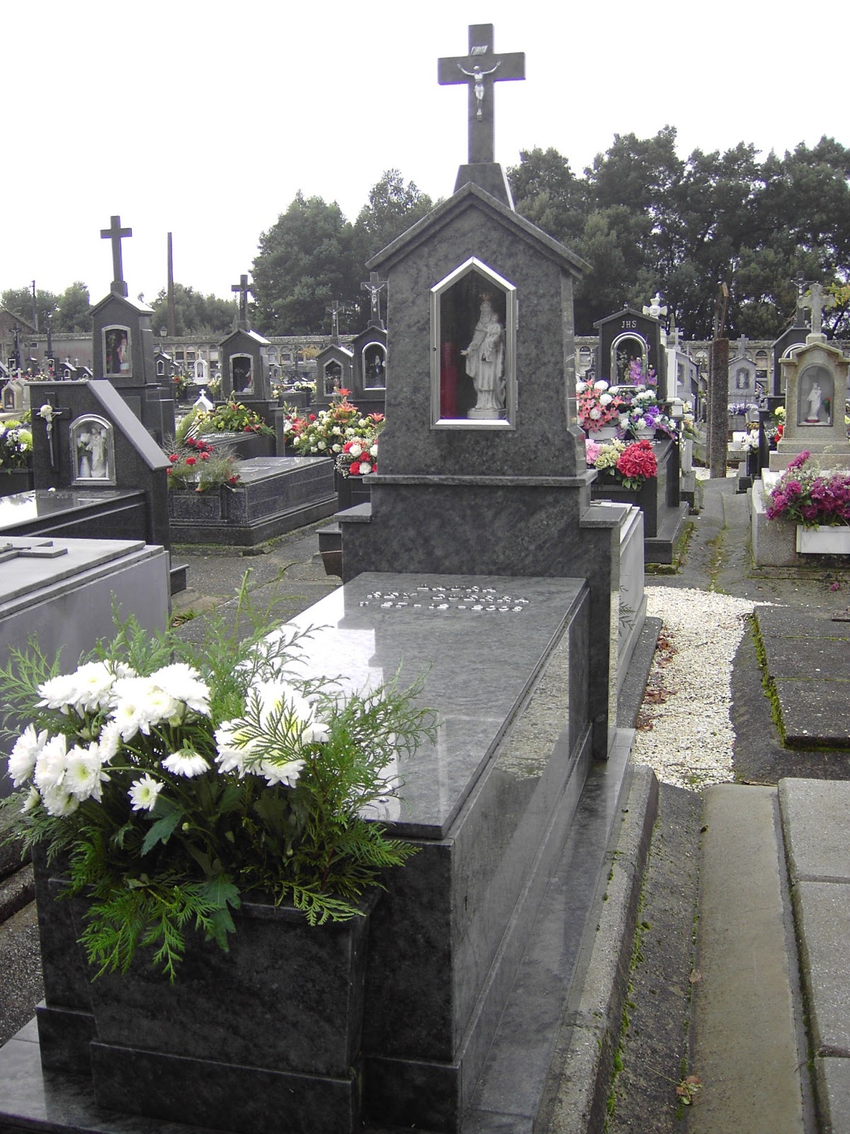 Lápida con capilla en Granito Verde San FranciscoLápidas y panteones