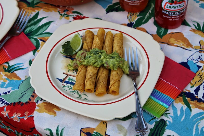Easy Delimex dish + fresh guacamole recipe LAURA'S little PARTY