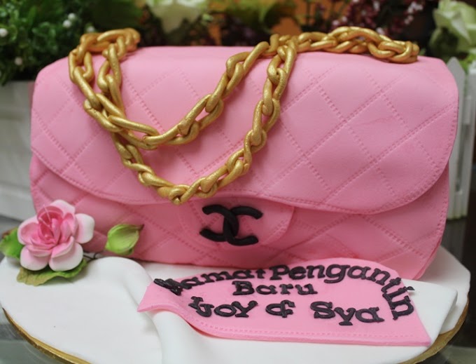 Channel handbag cake