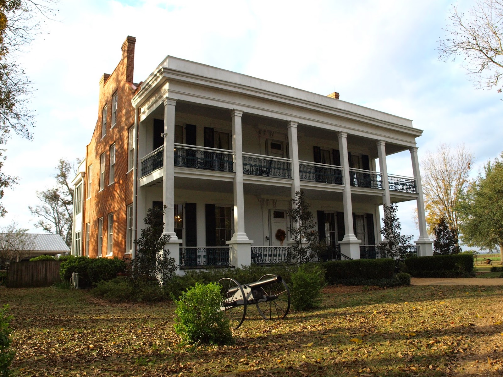 Haunted Deep South Who remains at Loyd Hall Plantation?