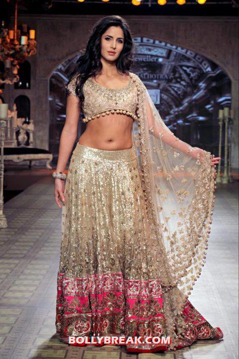 Katrina Kaif Navel Show hot Belly Delhi Couture Fashion Week - (2) - Katrina Kaif Delhi Couture Fashion Week 2012 Photos