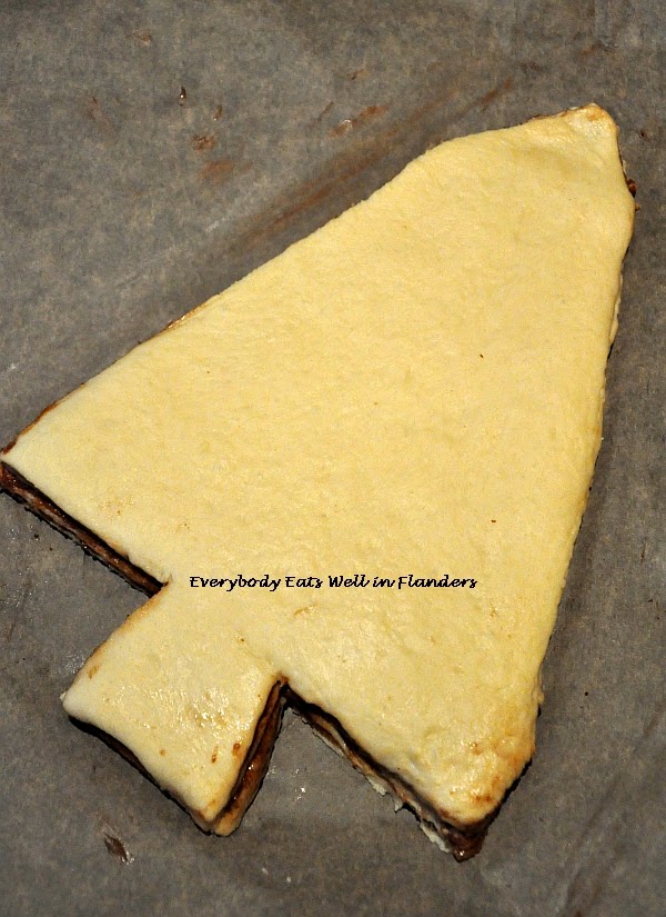 Everybody Eats Well in Flanders MTR 4 Braided Nutella Christmas Tree Bread