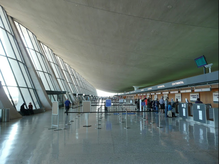 23. Dulles airport - Dulles (VA) ; USA (Eero Saarinen, arch.)