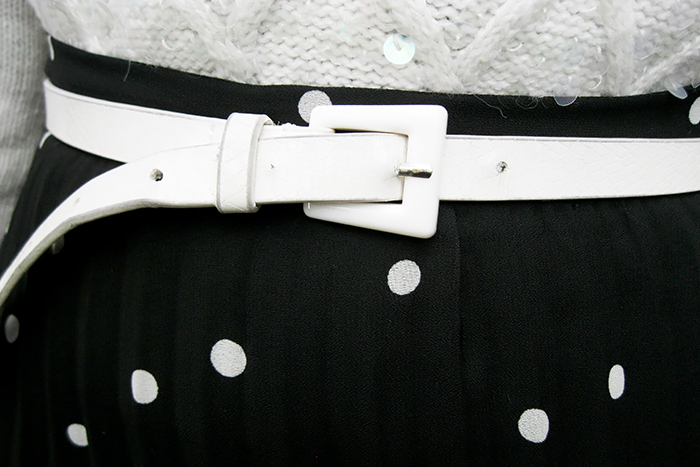 Monochrome black white 50s vintage style pleated midi skirt outfit fashion blogger