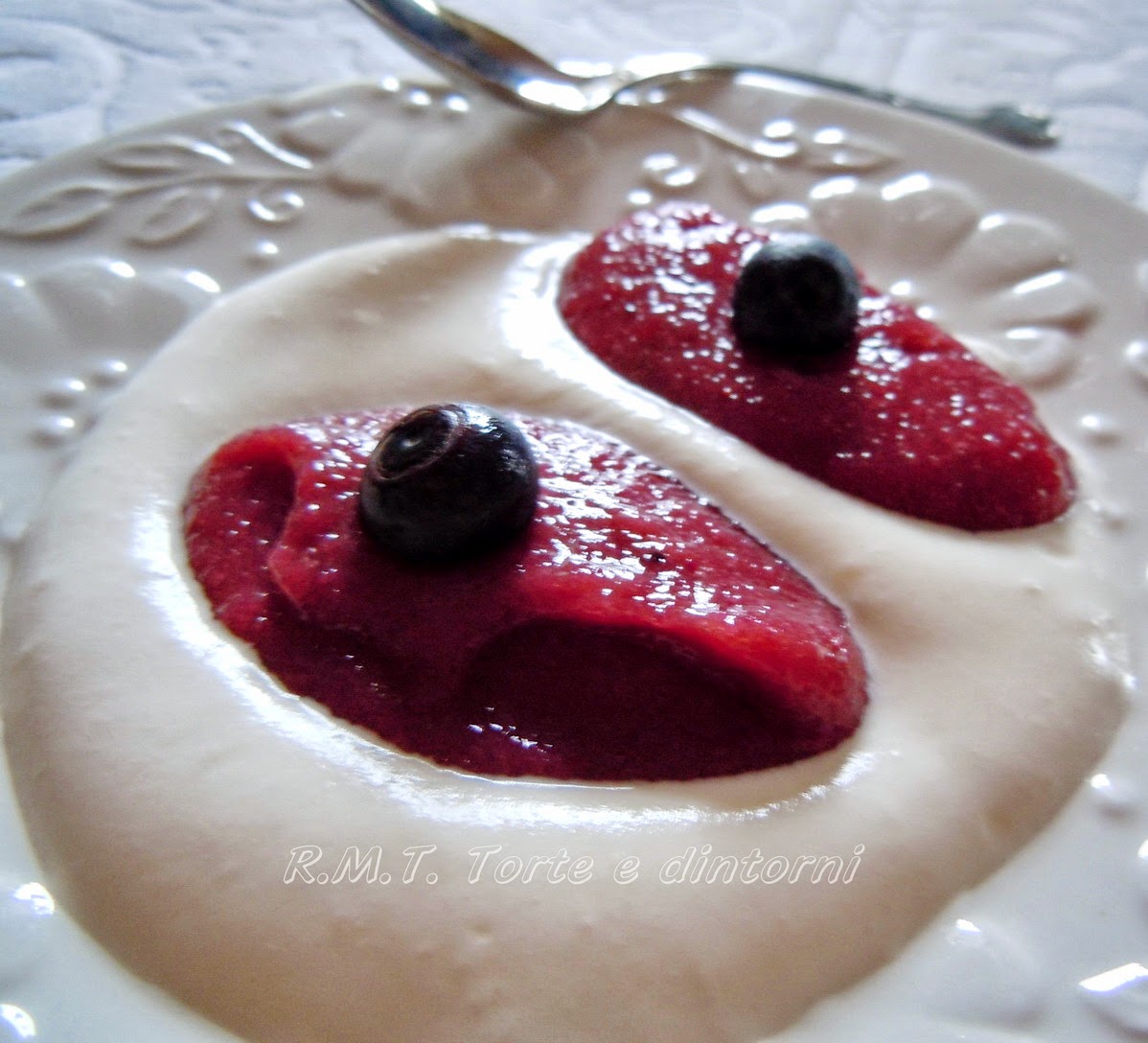 Debessmanna, dessert lettone di mirtilli e yogurt