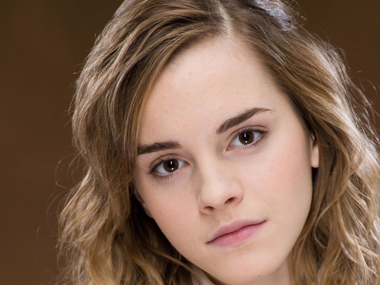 http://3.bp.blogspot.com/-ACpg_TtgpoM/T7aia5-3vII/AAAAAAAAEFY/4WdXkF1XoBc/s1600/Emma%2BWatson%2BBiography%2B4.jpg