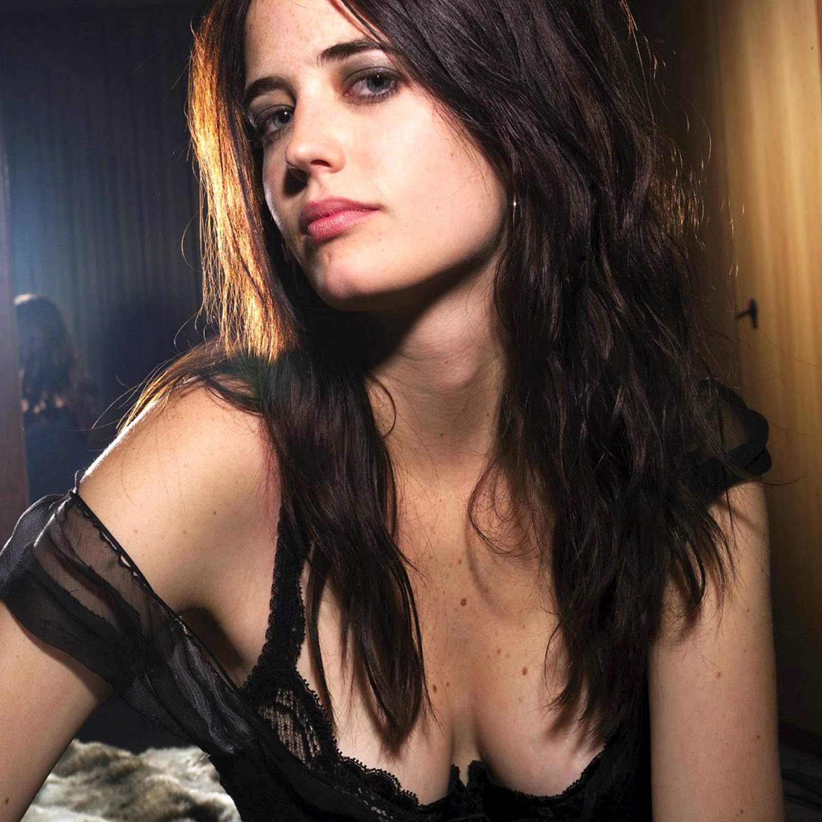http://3.bp.blogspot.com/-ADMhFViKOzA/Tz3h3CJEQyI/AAAAAAAAKuc/urKvlRU7ztA/s1600/32042_EvaGreen_SteveShaw_Giant_01_122_141lo.jpg