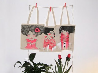 Otros diseños de MONIQUILLA bolsas estampadas con sus ilustraciones más originales