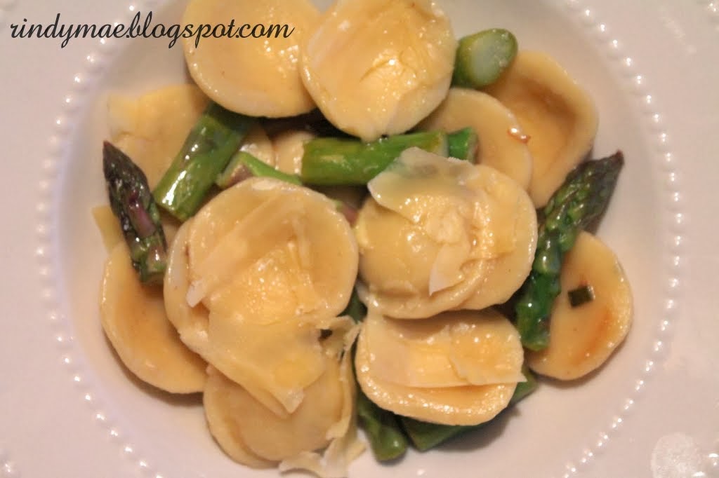 Rindy Mae Ravioli With Asparagus In White Wine Sauce