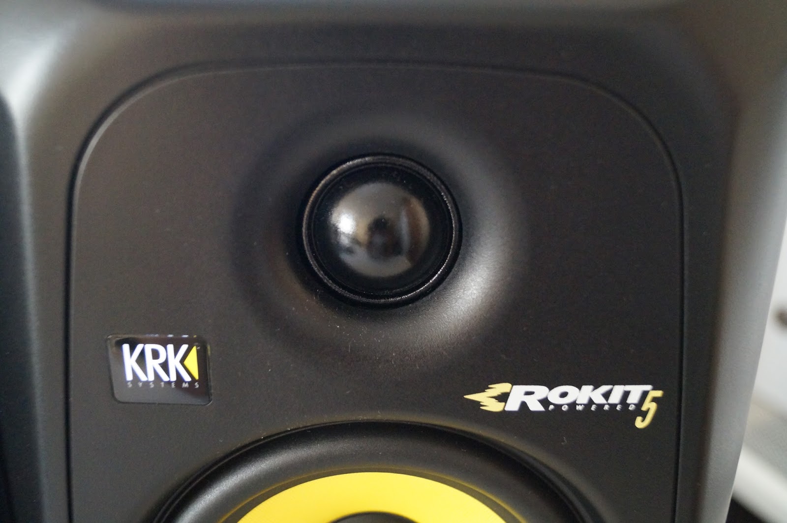 krk rokit 5 auto power off