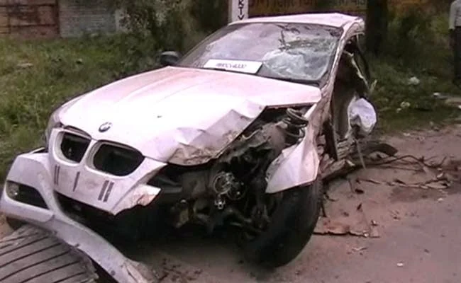 Ludhiana, Punjab, BMW, car, Hit, Tree, Accidental death, Accident,