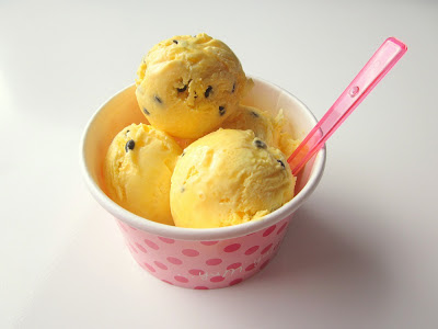 Passionjäätelö – Passionfruit Ice Cream