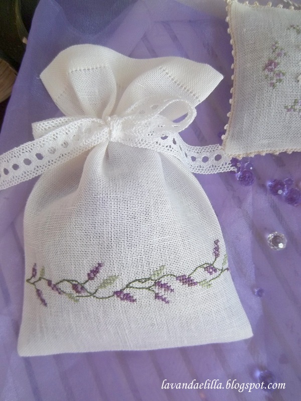 Lavanda e lillà : sacchettini di lavanda Libretti punto croce con schemi asciugamani bagno