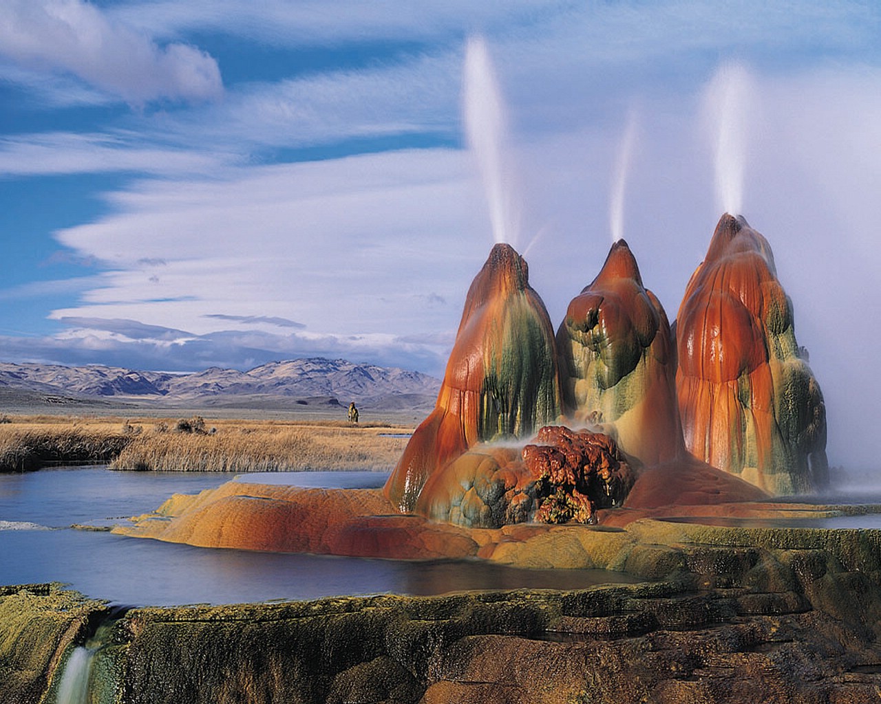 hot celebrity and model Stunning Natural Fly Geyser a very little