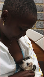 Women+breastfeeding+cat
