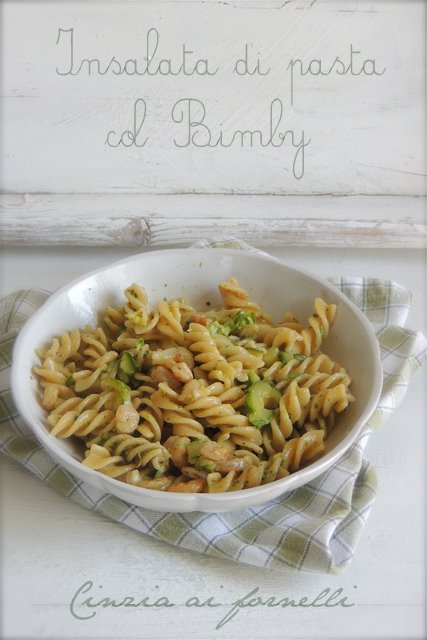 Insalata di pasta con pesto, zucchine e gamberetti col Bimby 