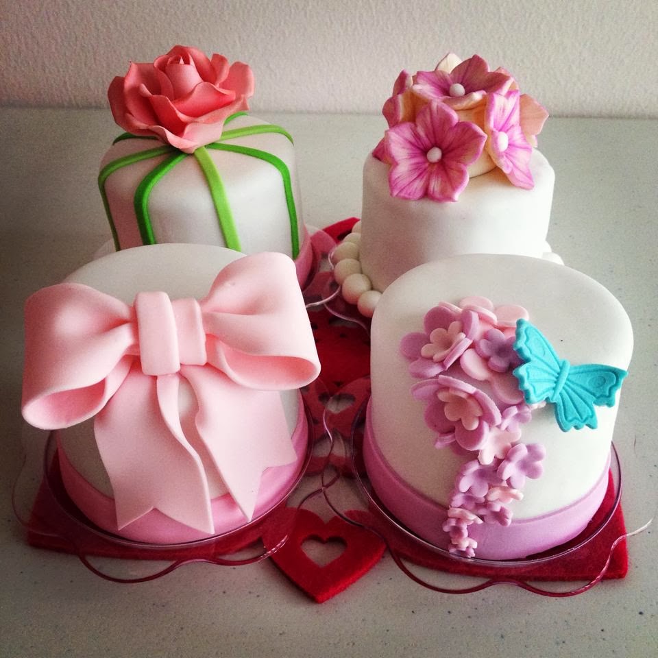 The Pink Treats by Leiralala Elegant Mini Cakes The Pink Treats by Leiralala Elegant Mini Cakes