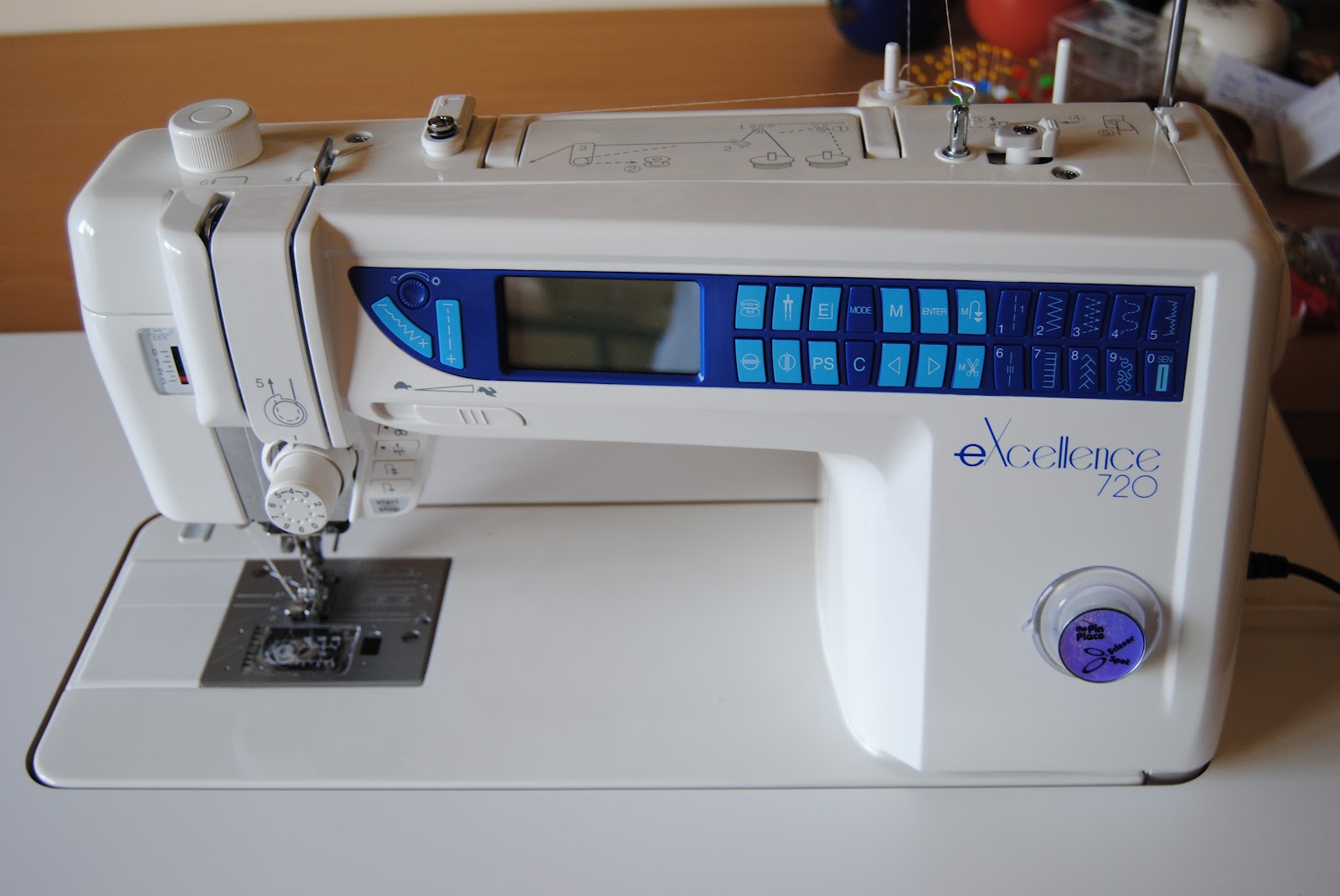 Carolyn's Quilts: Elna eXcellence 720