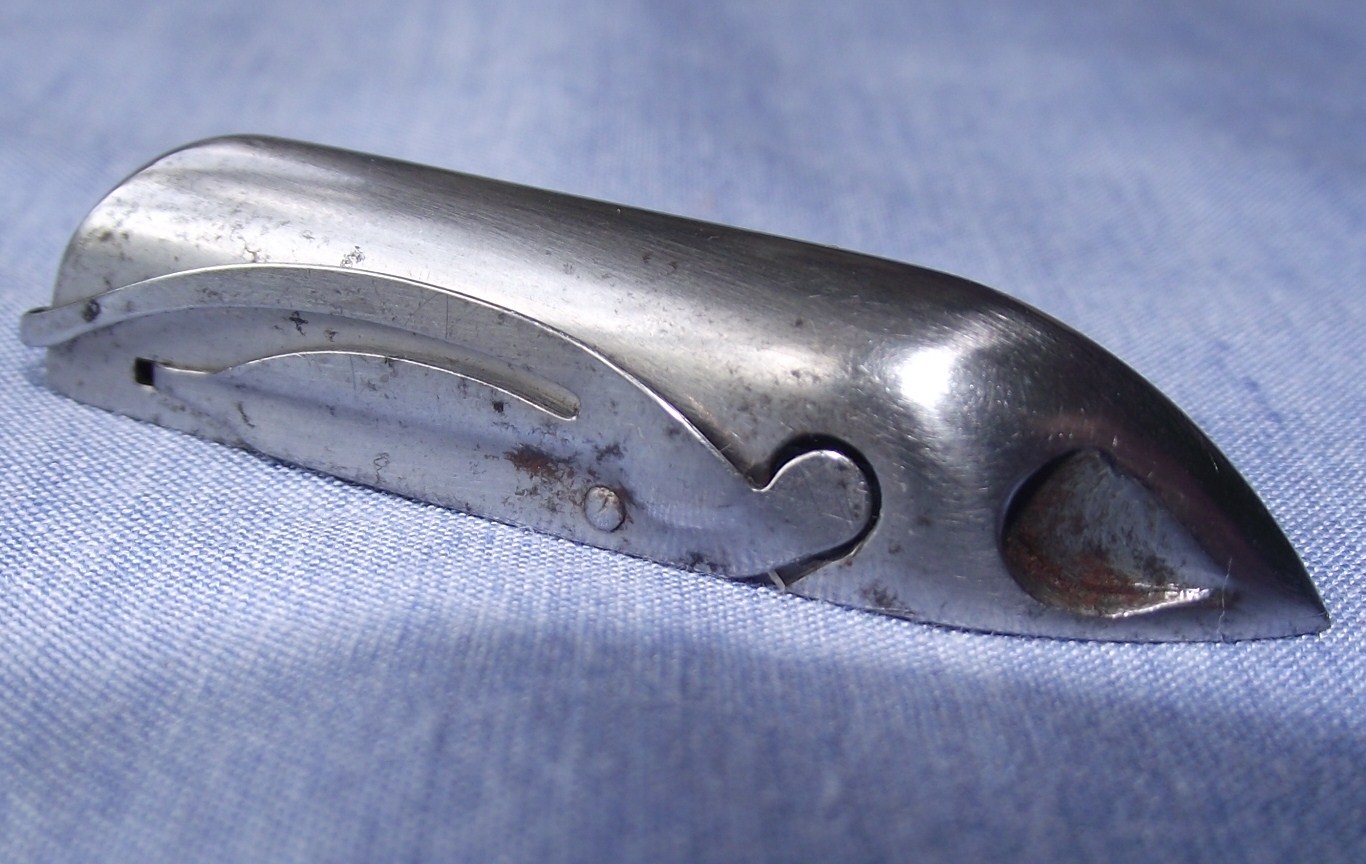 Lizzie Lenard Vintage Sewing A Shuttle from an Older Transverse