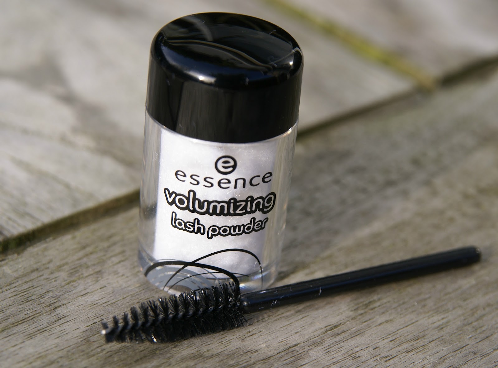 PiinkBeautyPrincess Review Essence volumizing lash powder