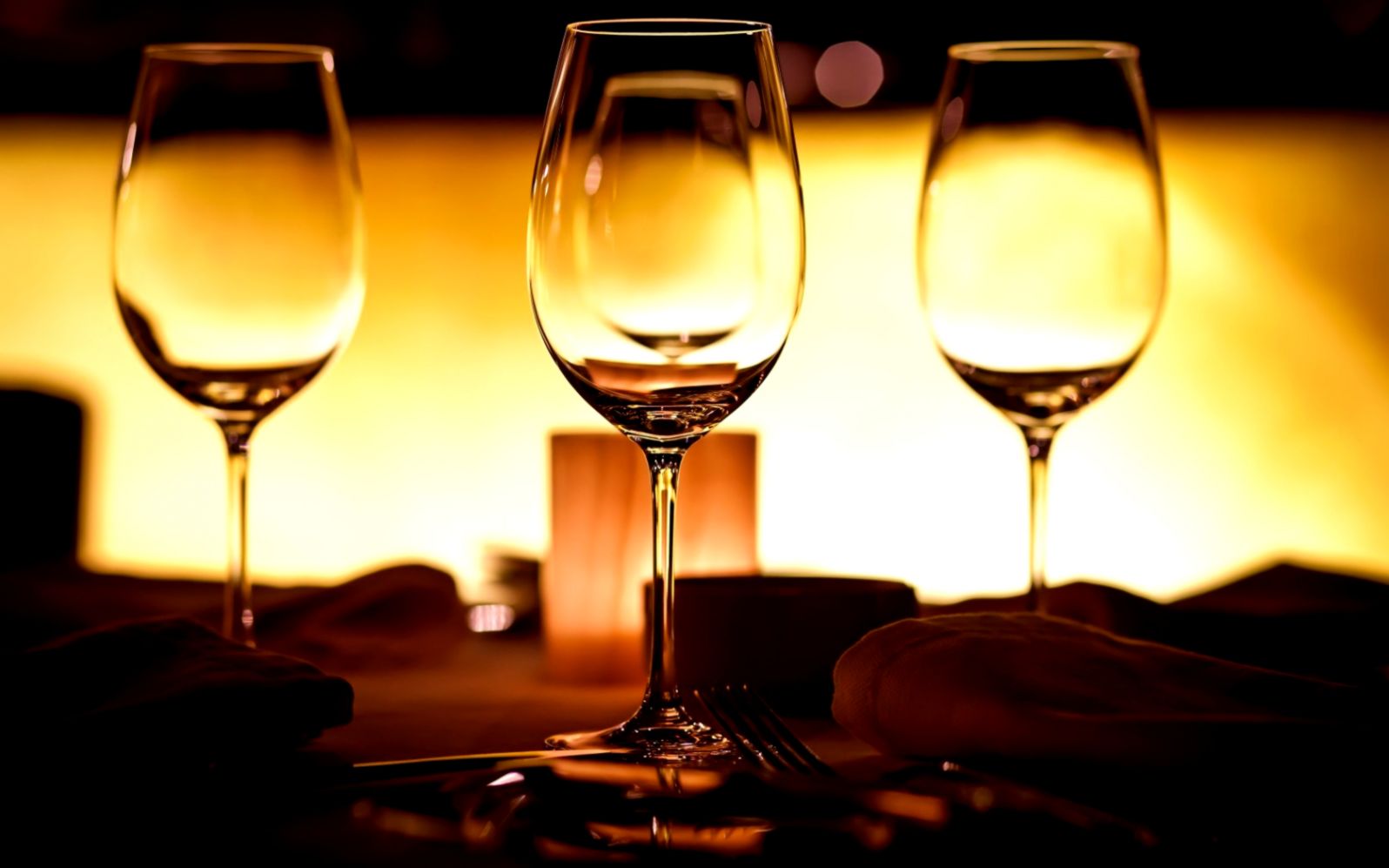 Glasses Table Photo HD Wallpaper FreeWallsUp Glasses Table Photo HD Wallpaper FreeWallsUp