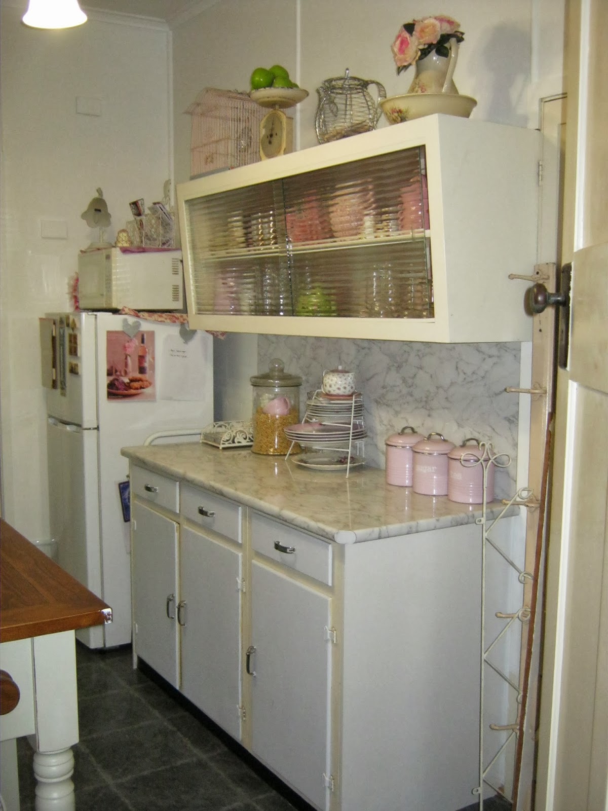 Villa Rosa Vintage Retro Kitchen