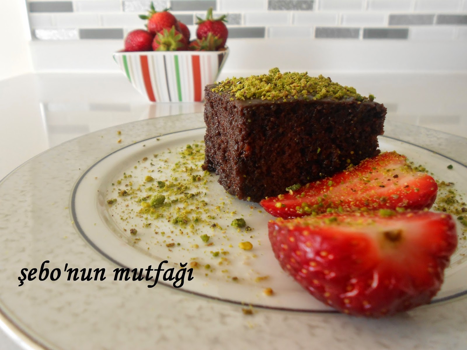 sütsüz yumurtasız ıslak kek