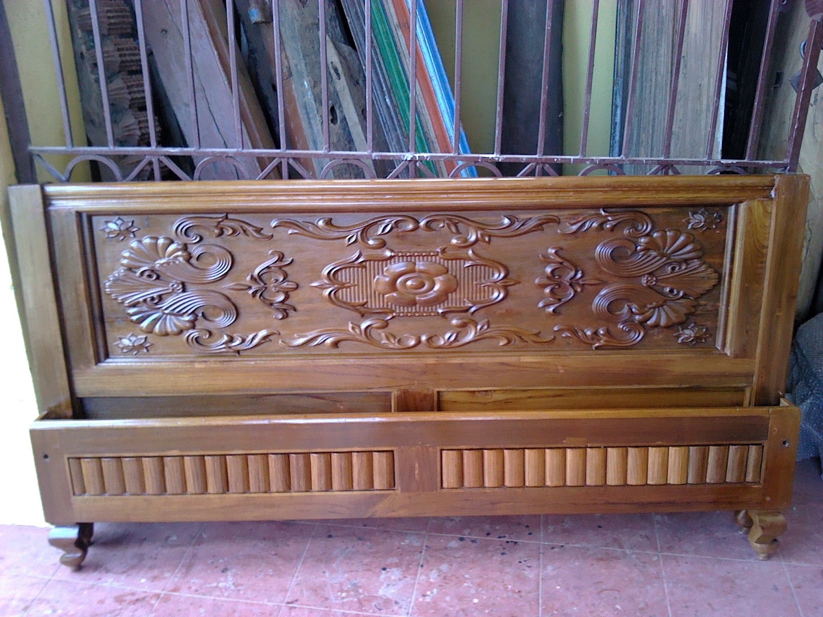 fhamitha antiques Teak wood cot