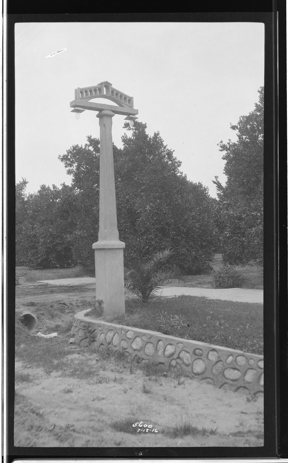 THOUGHTS ON ARCHITECTURE AND URBANISM Old street lamp posts in